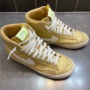 Nike Blazer Mid 77 Tan White Womens 8.5 Streetwear Court High Top Shoes EUC